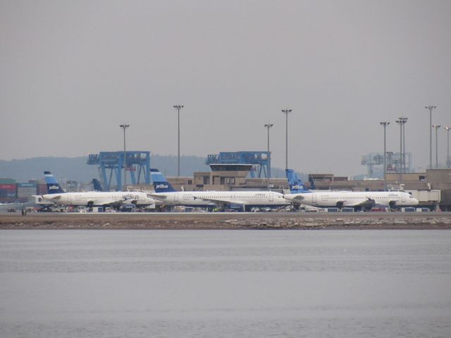 Airbus A320 — - The JetBlue lineup on Flightaware.com