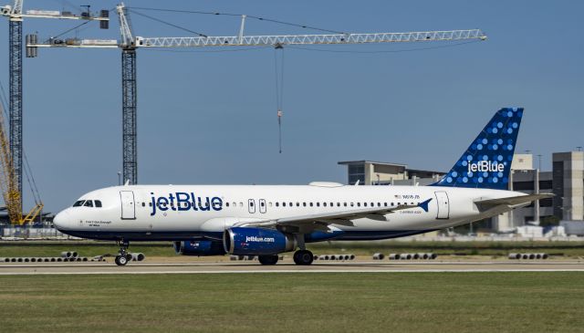 Airbus A320 (N618JB) - Departing 17L