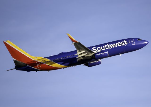 Boeing 737-800 (N8543Z)