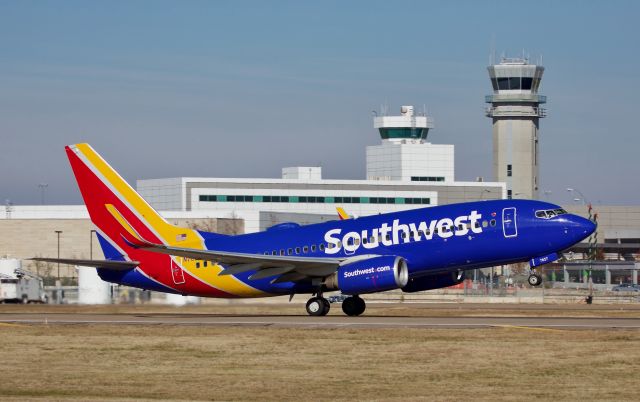 Boeing 737-700 (N7827A) - Lifting out of Love on a chilly December day (as normal, view in "full" size for best quality)