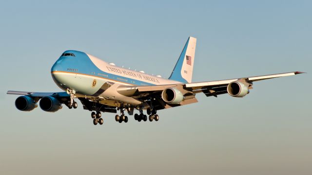 Boeing 747-200 (82-8000)