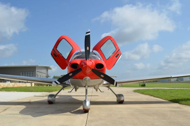 Cirrus SR-22 (N245WP)