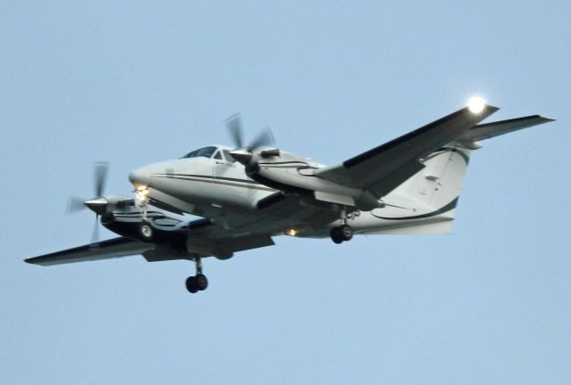 Beechcraft King Air 90 (N187JP)