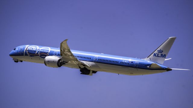 BOEING 787-10 Dreamliner (PH-BKA)