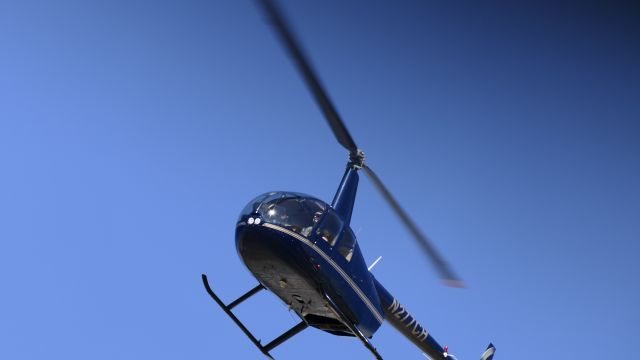 Robinson R-44 (N277CH)