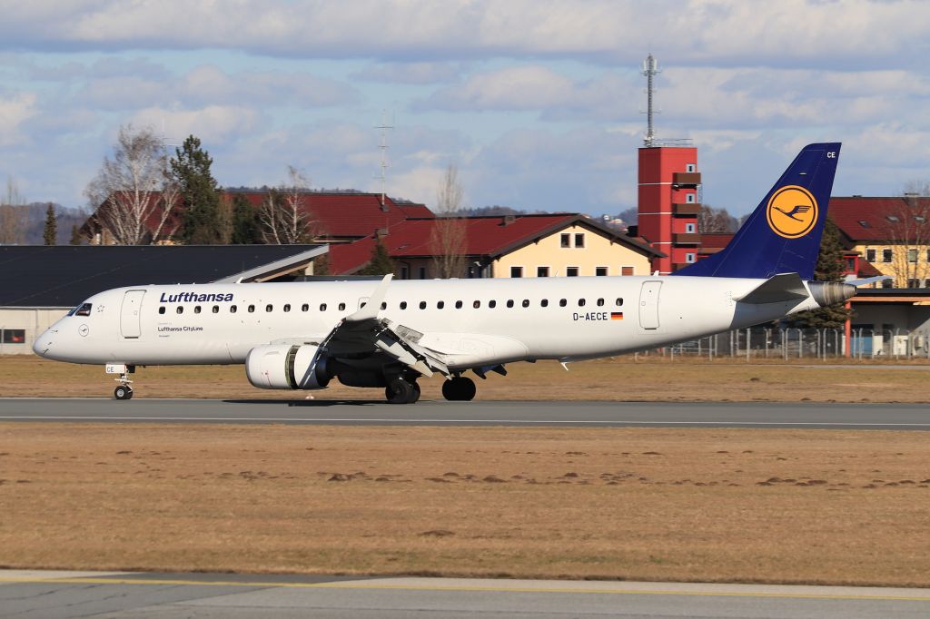 Embraer ERJ-190 (D-AECE)