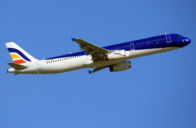 Airbus A321 (YR-ADI)