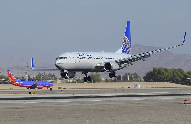 Boeing 737-800 (N33286) - N33286 United Airlines Boeing 737-824 c/n 31600 - Las Vegas - McCarran International (LAS / KLAS)br /USA - Nevada, October 28, 2013br /Photo: Tomás Del Coro