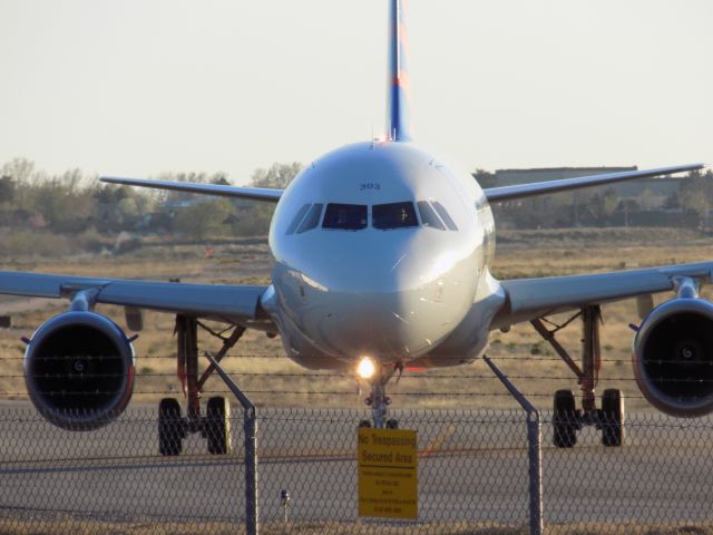 Airbus A319 (N303NV)