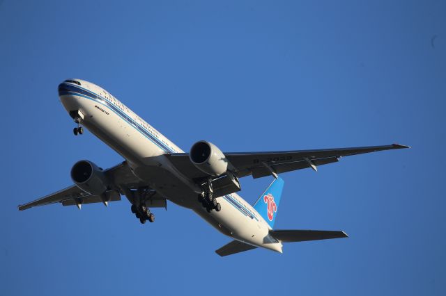 BOEING 777-300ER (B-2029)