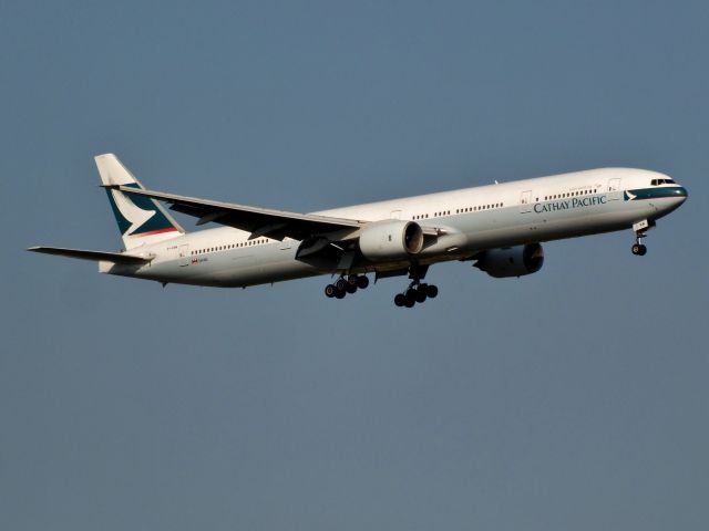 BOEING 777-300 (B-HNM)