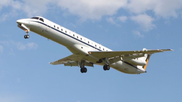 Embraer ERJ-145 (FAB2526)