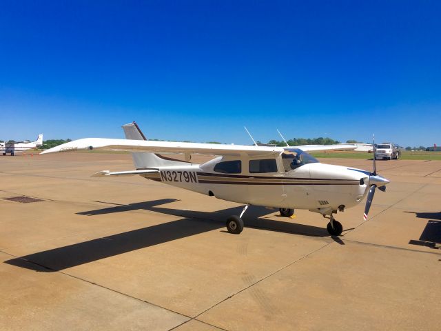 Cessna Centurion (N3279N)