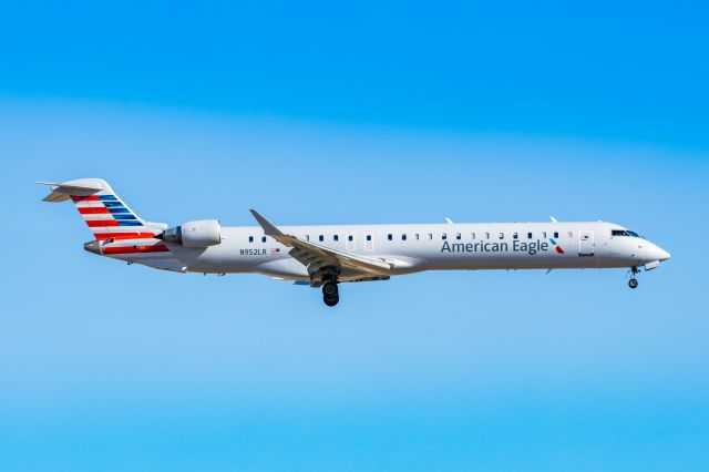 Canadair Regional Jet CRJ-900 (N952LR) - Mesa Airlines CRJ900 landing at DFW on 12/25/22. Taken with a Canon R7 and Tamron 70-200 G2 lens.