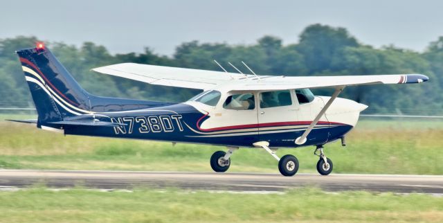 Cessna Skyhawk (N738DT)