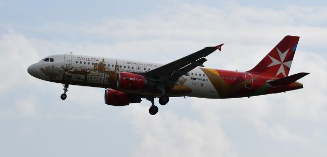 Airbus A320 (9H-AEO) - LIML,LINATE WAITING MALTA(VALLETTA EUROPEAN CAPITAL OF CULTURE)