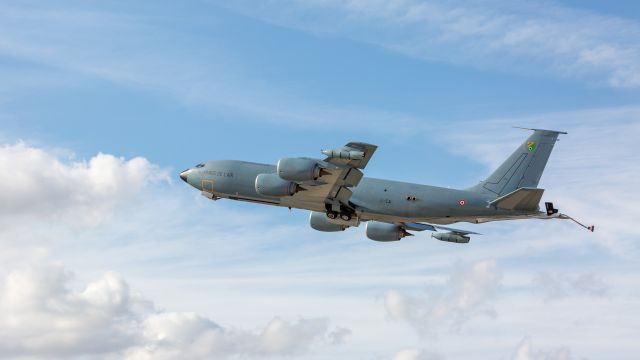 Boeing C-135B Stratolifter (F-UKCA)