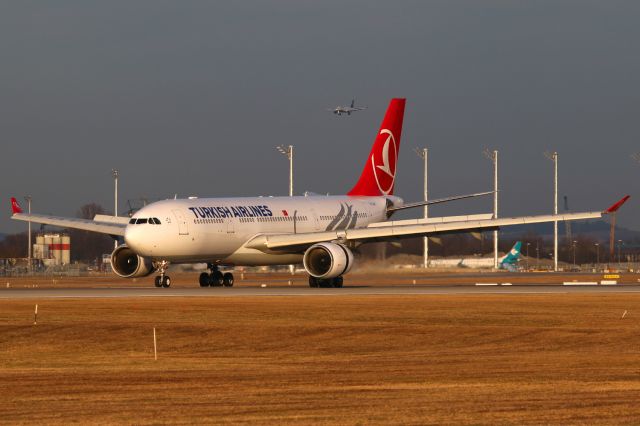 Airbus A330-200 (TC-LOH)