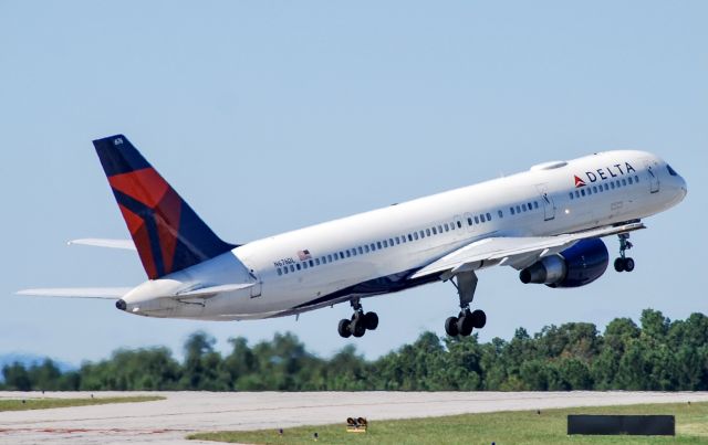 Boeing 757-200 (N676DL) - A Delta 757 taking Clemson to play NC State.  Nice to see a 757 without winglets in 2021!  9/24/21.