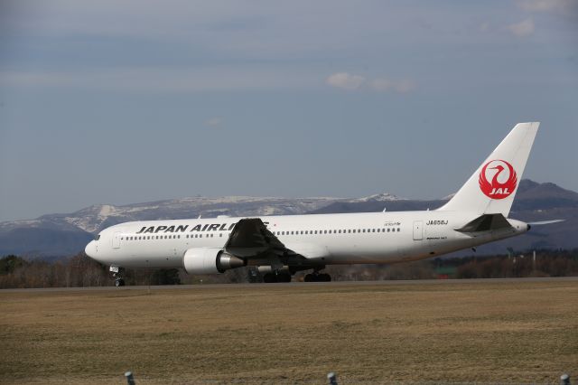 BOEING 767-300 (JA658J) - 10 April 2016:HKD-HND.