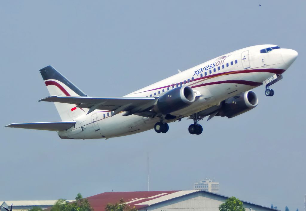 BOEING 737-300 (PK-TZD) - Even though he is old. But he is still strong and tough when flying. That aircraft is already more than 25 years old