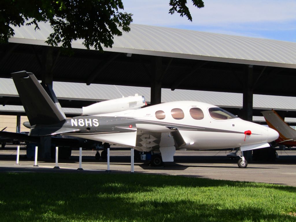 Cirrus Vision SF50 (N8HS) - On the ramp