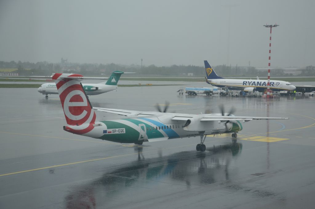 de Havilland Dash 8-400 (SP-EQE)