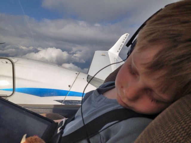 Diamond Twin Star (N424RP) - sLEEPY COPILOT