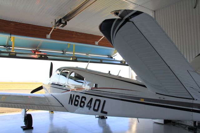 Beechcraft 35 Bonanza (N6640L)