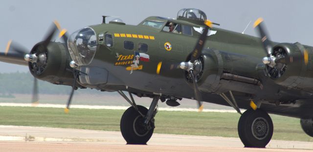 Boeing B-17 Flying Fortress (N7227C)