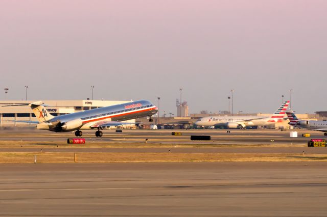 McDonnell Douglas MD-82 (N483A)