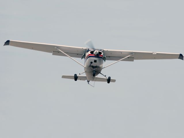 Cessna Skyhawk (N7348G) - Banner towing - the high art of aviation.