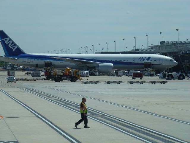 BOEING 777-300ER (JA777A)