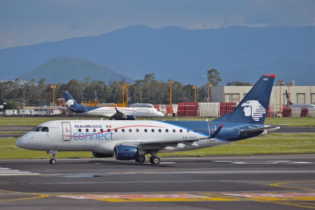 Embraer 170/175 (XA-SAC) - Embraer EMB-170SU XA-SAC MSN 139 of AeroMexico Connect is on the runway (23R) for takeoff from Mexico City International Airport (08/2019). 