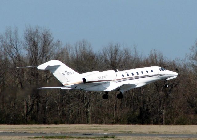 Cessna Citation X (N795XJ) - Lifting off of runway 14 at Shreveports Downtown Airport.