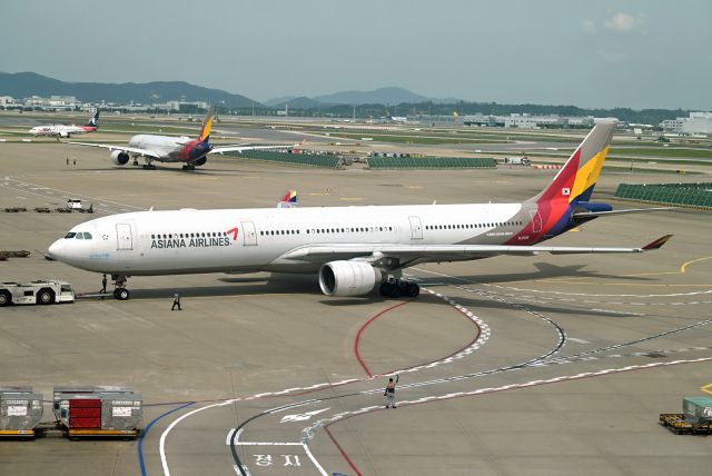 Airbus A330-300 (HL8286)