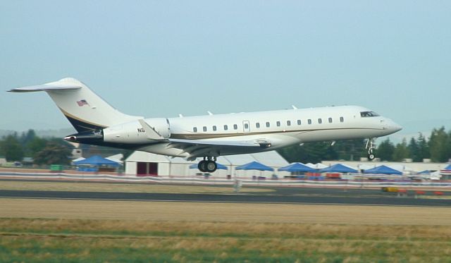 Bombardier Global Express (N86TW) - 2006 BOMBARDIER GLOBAL EXPRESS  Landing Hillsboro Airport/Hillsboro Oregon