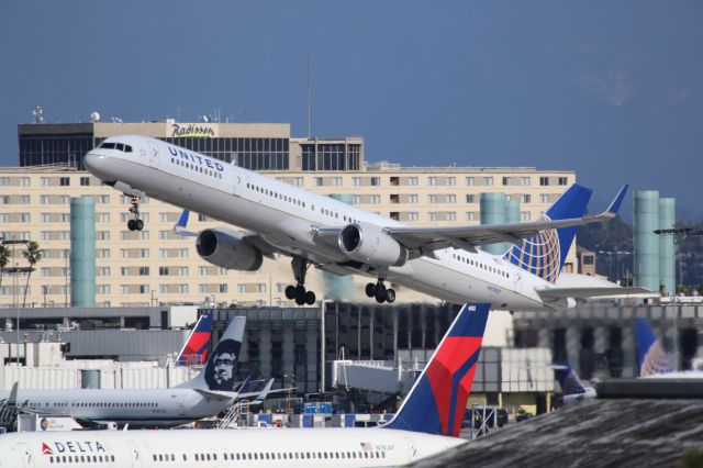 BOEING 757-300 (N57857)