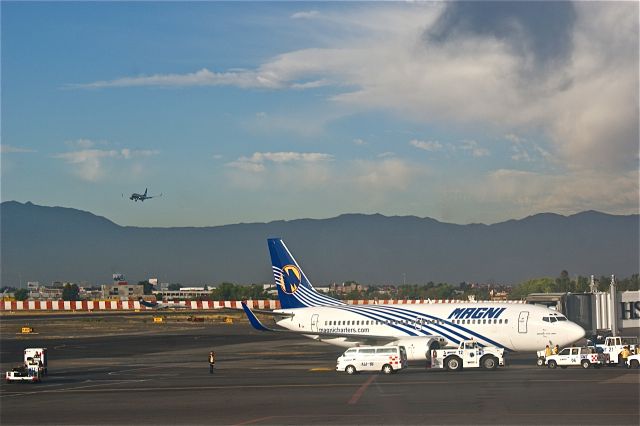 Boeing 737-700 — - México City Intl.