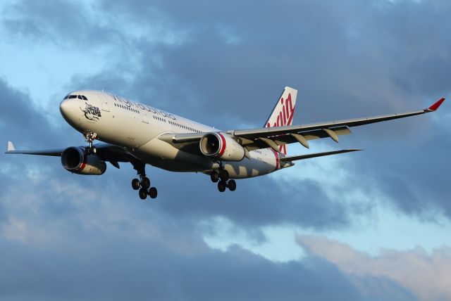 Airbus A330-200 (VH-XFH)