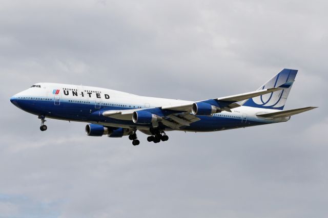 Boeing 747-400 (N174UA)