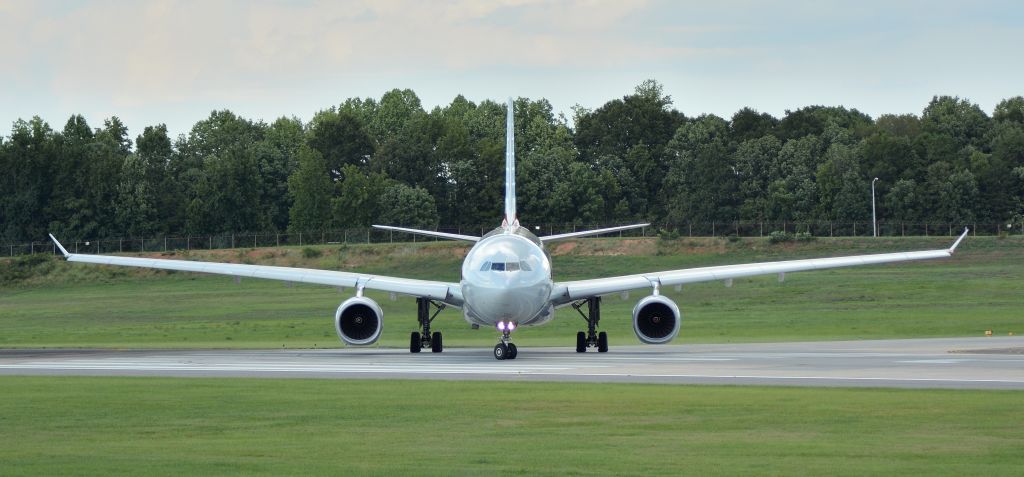 Airbus A330-200 (N283AY) - 8/16/16