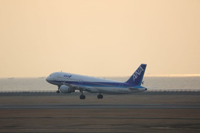 Airbus A320 (JA8400)