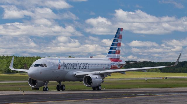 Airbus A319 (N9002U)