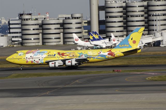 Boeing 747-400 (JA8957) - Landing at Haneda Intl Airport Rwy34L on 2012/11/16 "Pokemon c/s"