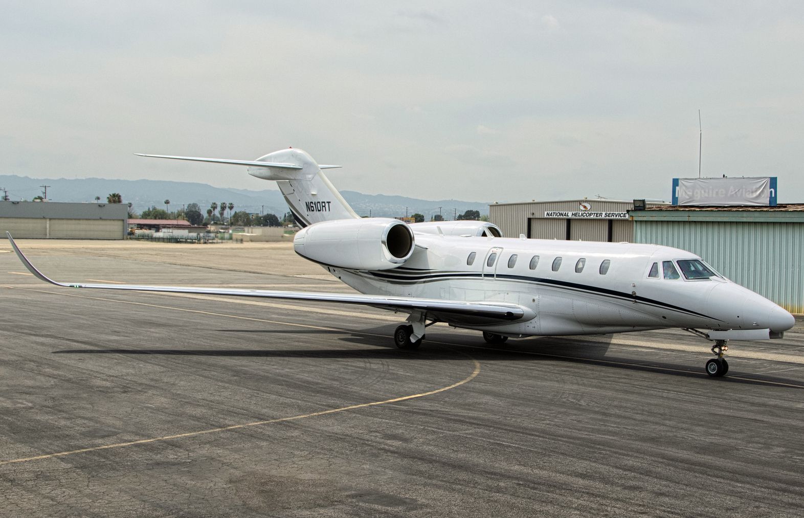 Cessna Citation X (N610RT) - Taxing into Van Nuys