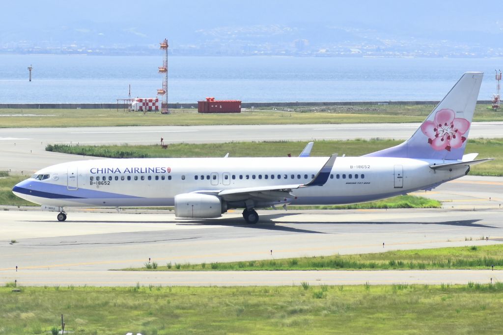 Boeing 737-800 (B-18652)
