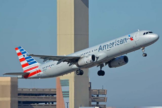 Airbus A321 (N912UY) - American Airbus A321-231 N912UY at Phoenix Sky Harbor on December 20, 2017.