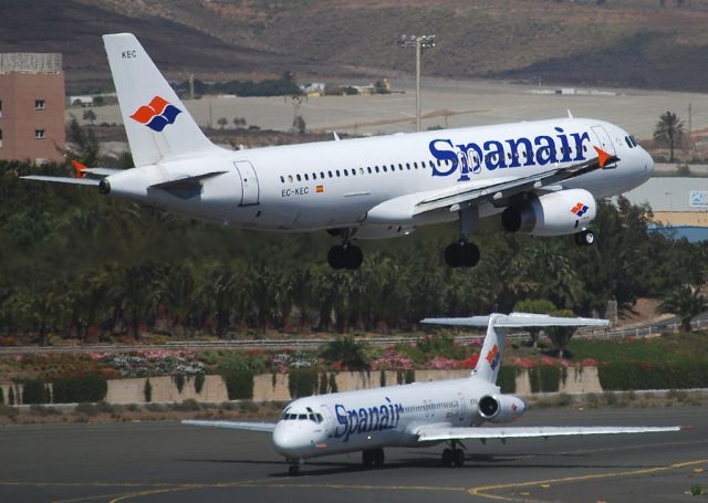 Airbus A320 (EC-KEC)