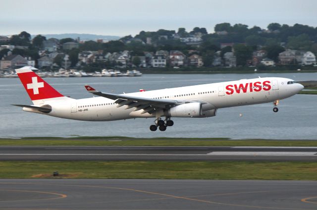 Airbus A330-300 (HB-JHE) - Swiss 52 arriving from Zurich